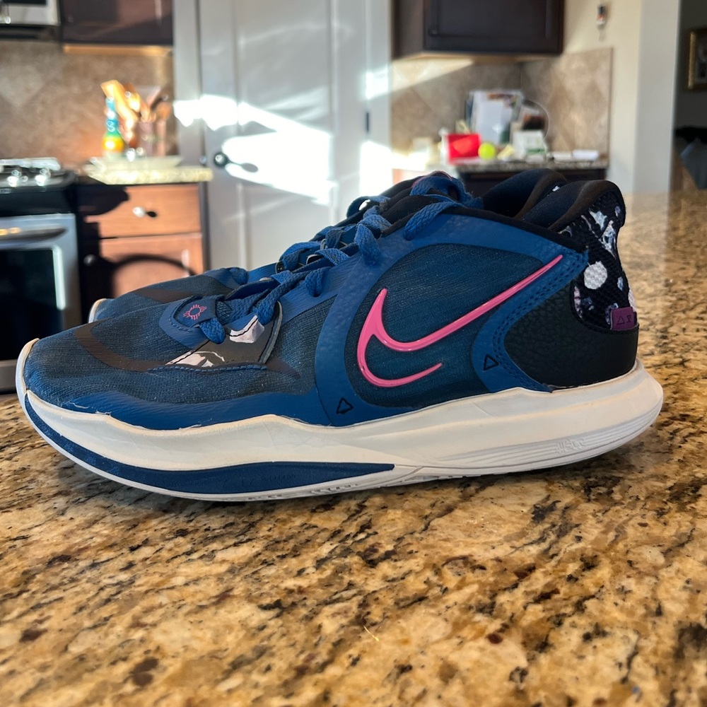 Nike Kyrie Low 5 Basketball Shoes